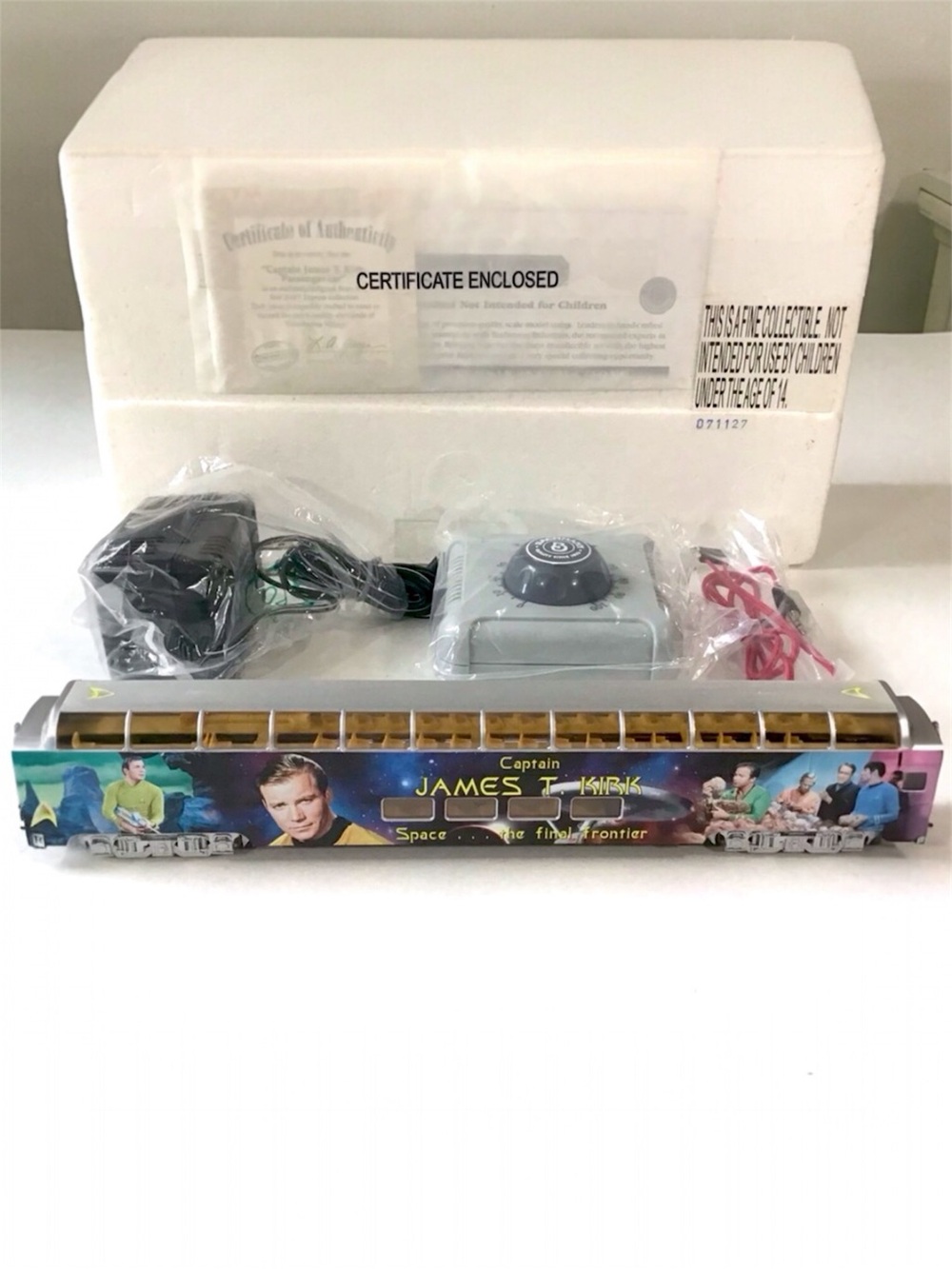 Star Trek Train Captain James Kirk Passenger Car & Power Pack Hawthorne Village